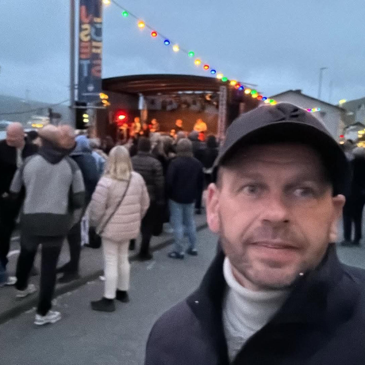 Ljósfest í Vági, Finn Johannessen rundar av episode artwork