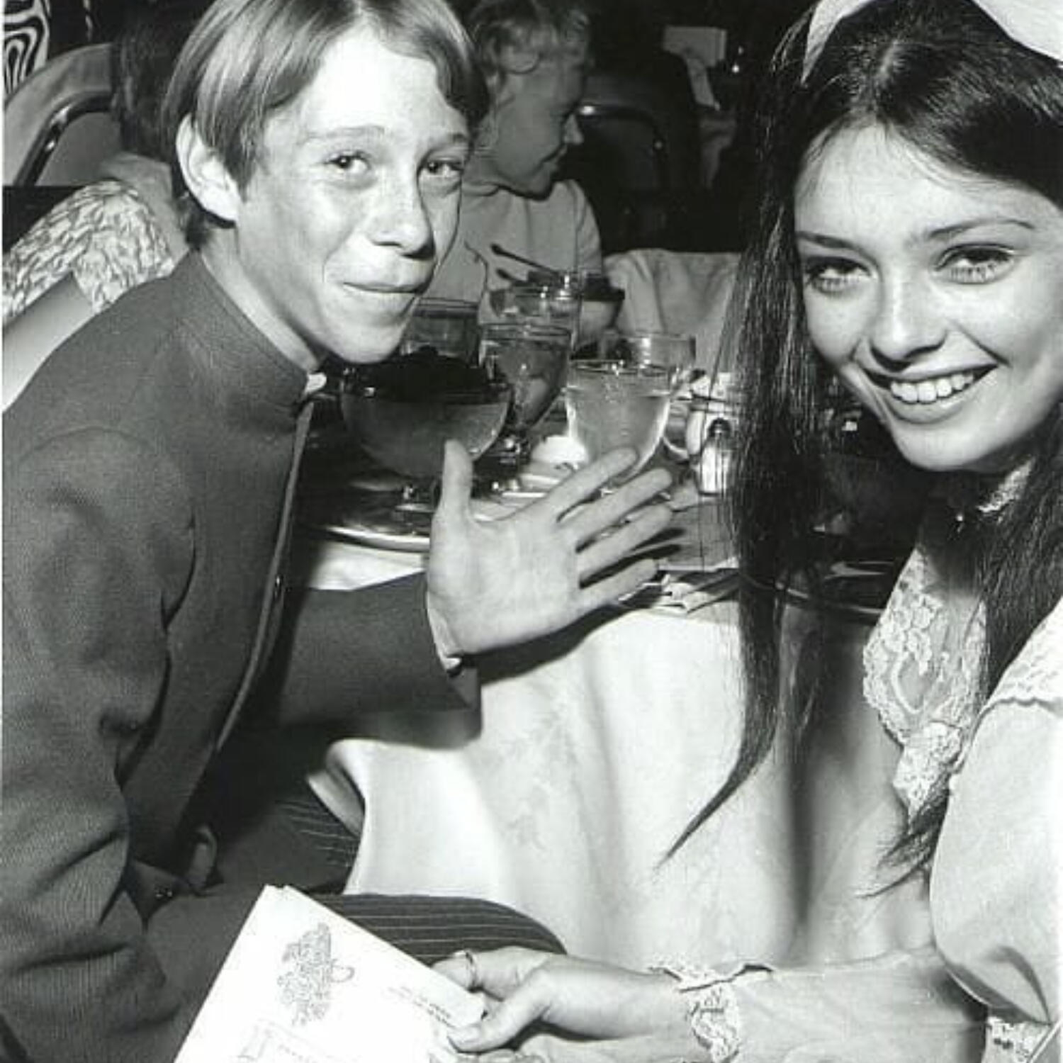 Guess the famous Laugh game + talking with Bill Mumy on Coast to Coast AM on 12-9-22 + Robin Meade let go from HLN after 21 years +