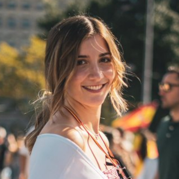 Entrevista a Júlia Calvet Puig artwork