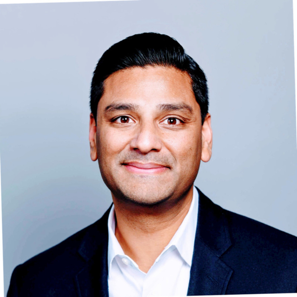 Moving Through The Messy Middle: Shifting Your Company Identity as You Scale artwork