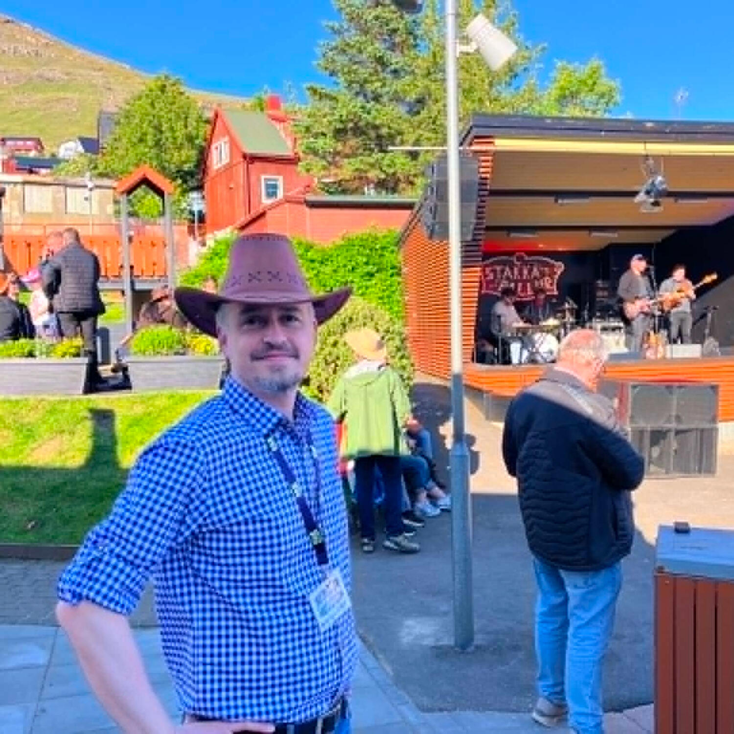 Country-festivalurin 2026, Mickey Shemesh, samskipari episode artwork