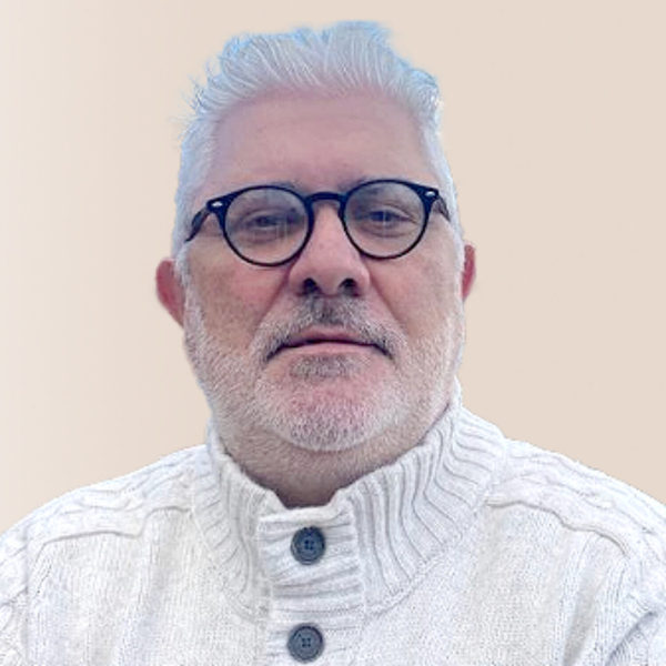 Entrevista a César Alcalá en Decisión Radio artwork