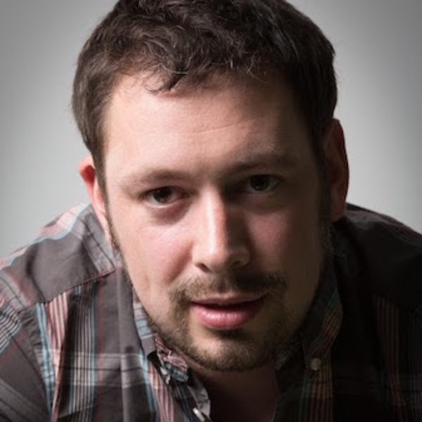 Étienne Garbugli. Multi-Startup Founder, Advisor and Author of Lean B2B and Solving Product artwork
