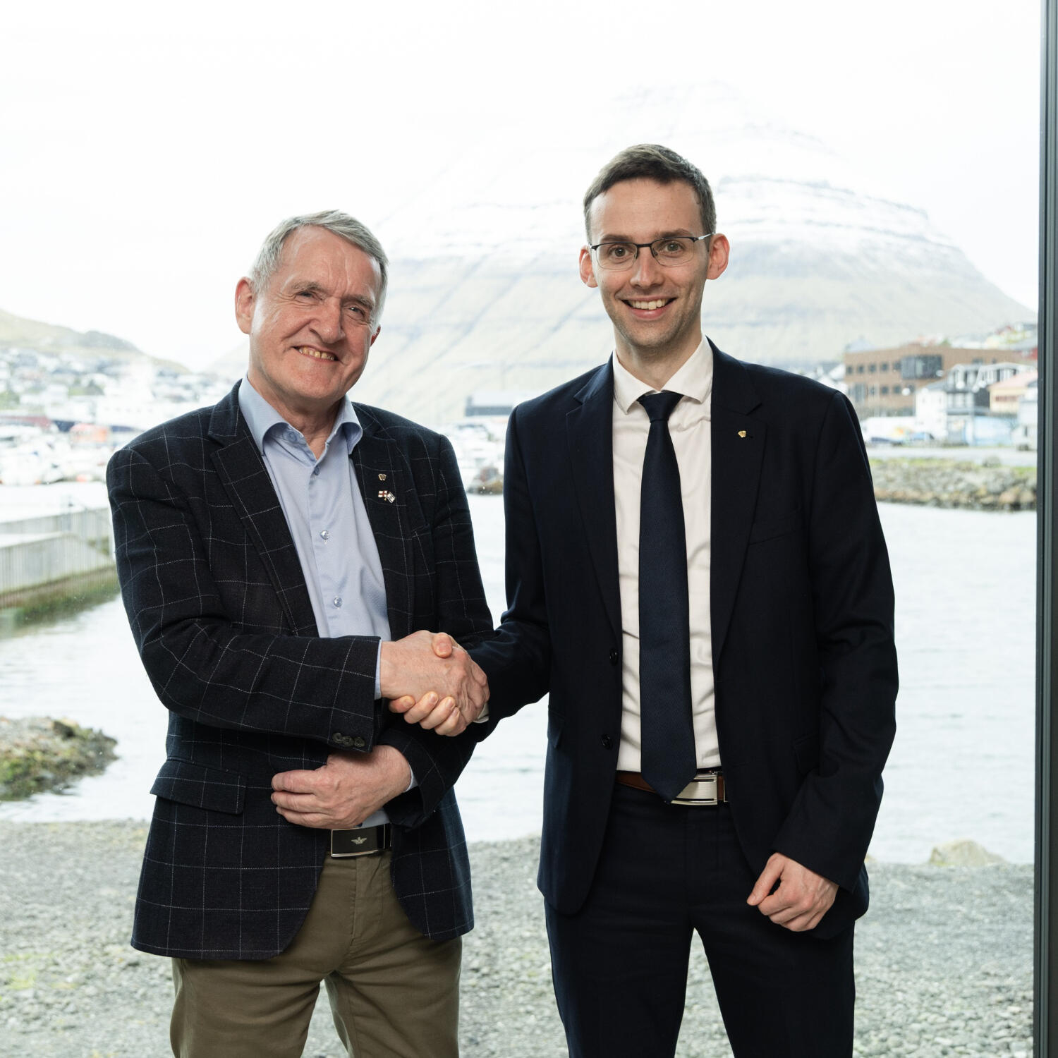 Formansskifti í Miðflokkinum, hátíðarhald í Klaksvík 09.05.26 episode artwork