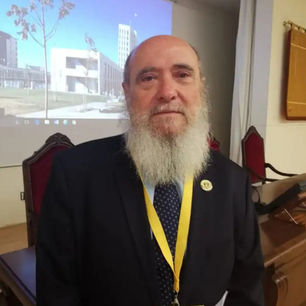 Entrevista a Miguel C. Botella, catedrático de Antropología Física artwork