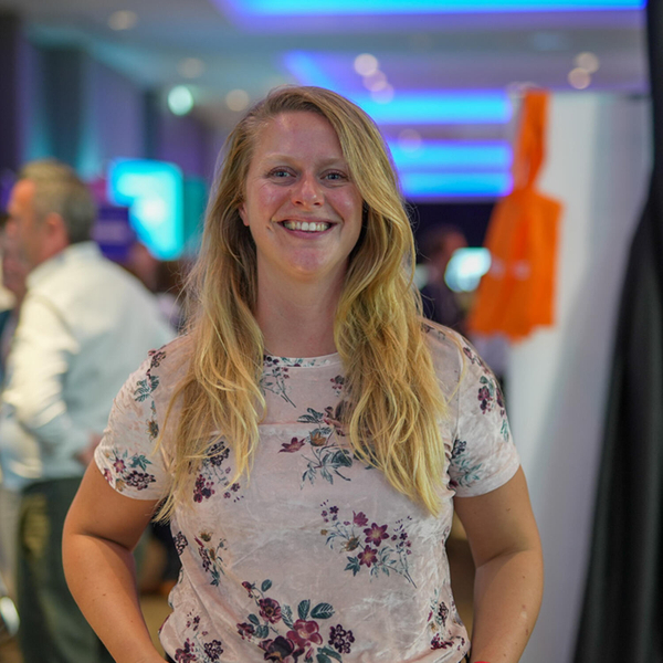 Ruth Tolhuijs helpt met RIQruitment zorg en onderwijs aan personeel: ‘Ik wil een verschil maken’ artwork