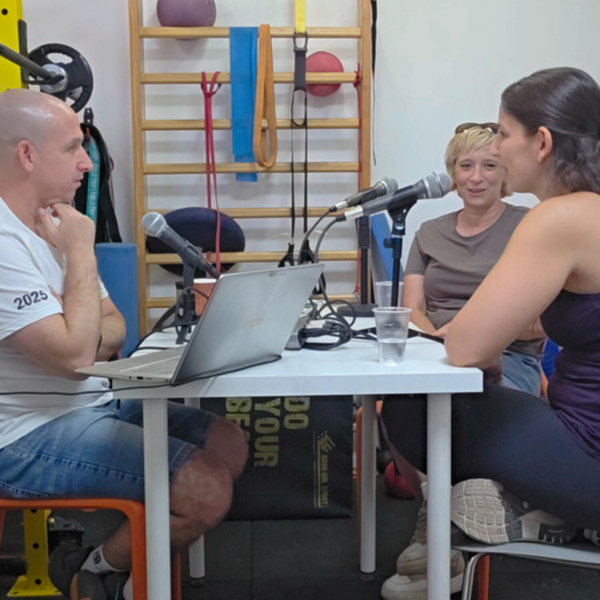 כלב בחדר הטיפולים: איך משלבים כלבנות טיפולית בפיזיותרפיה? artwork